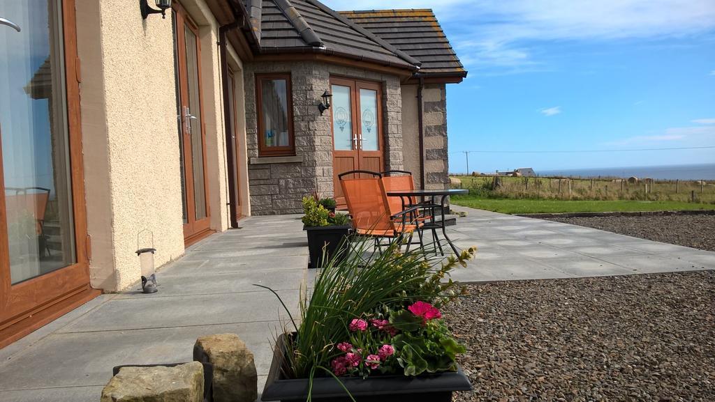 A Castle View Bed & Breakfast Keiss Exterior photo